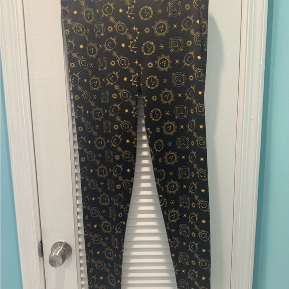 NWOT Warner Bros. Harry Potter Leggings with Gold Symbols on Black - Picture 1 of 6